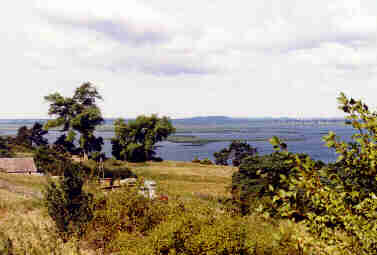 Blick vom Nachbarhügel